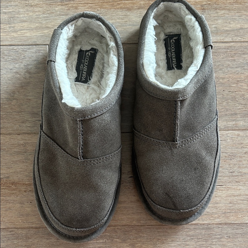 Koolaburra by UGG Men's Graisen suede slipper in grey. Size 8